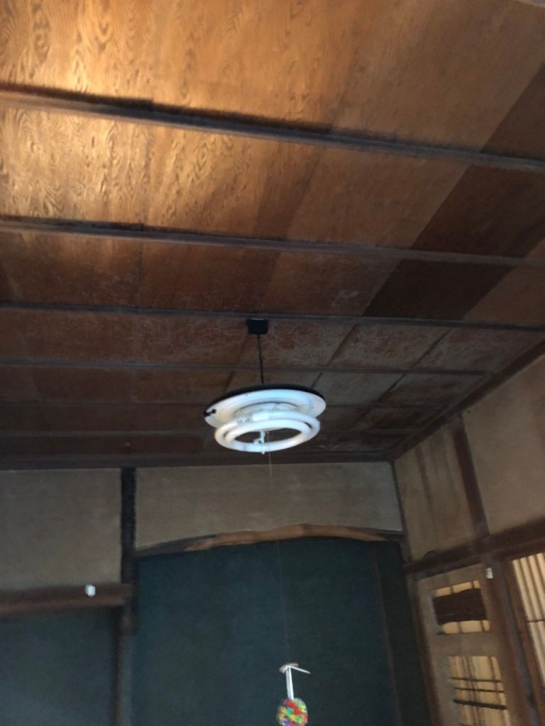 施工前：天井の雨漏り跡