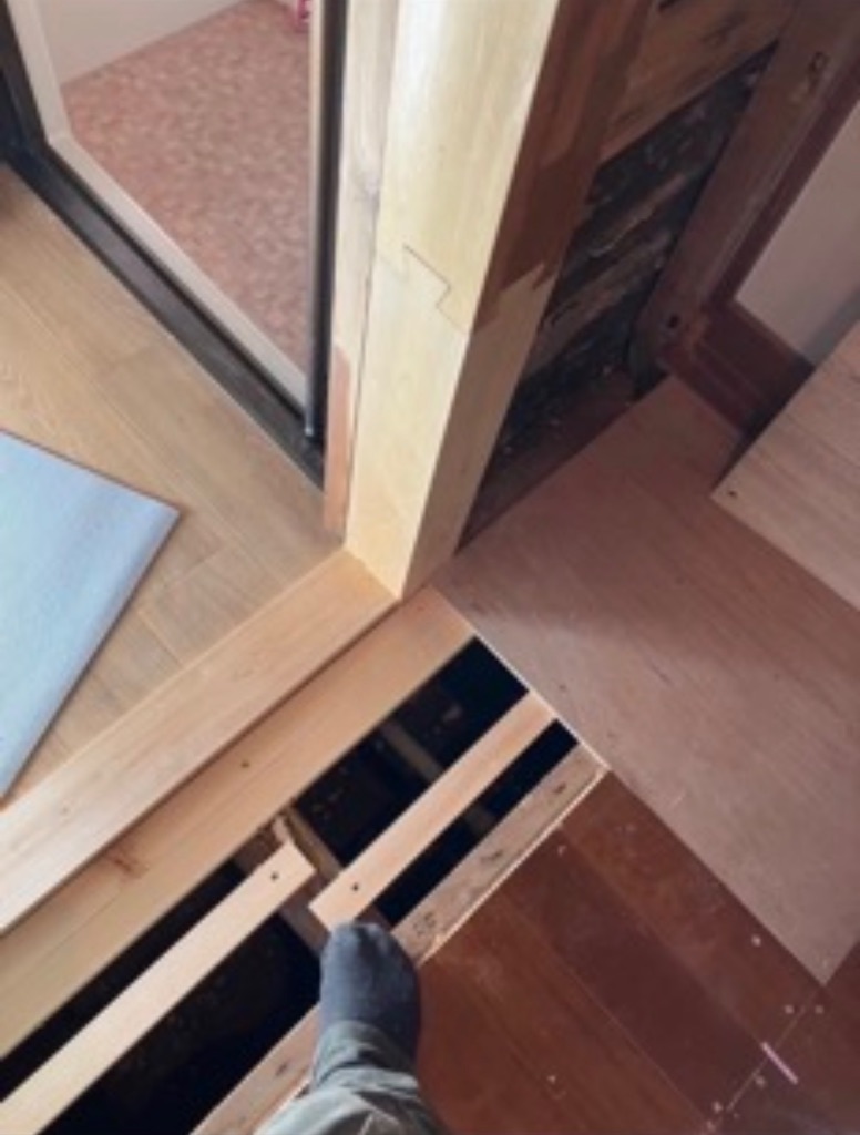 施工中：解体・柱継ぎ作業