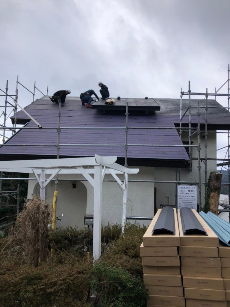 雨漏りから屋根カバー工事