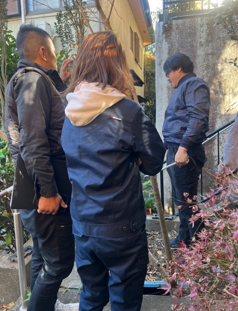 現場での打ち合わせ